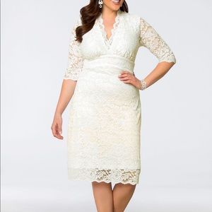 Kiyona bridal luxe lace plus short dress. Ivory size 0 plus